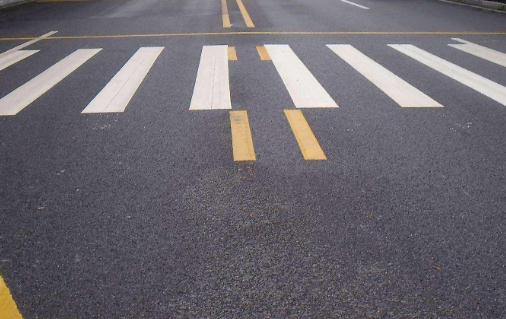 為什么道路上要進(jìn)行標(biāo)線施工呢？有什么作用呢？